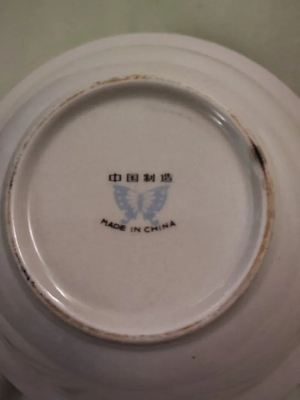 VICTORIAN ROSE STYLE EMBOSSED FLORAL BLUE RIM STONEWARE SOUP BOWL